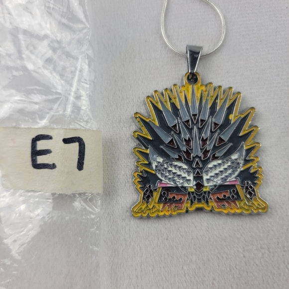 NWT Monster Hunter World Iceborne MHW Ruiner Nergigante Icon Necklace - Picture 2 of 6
